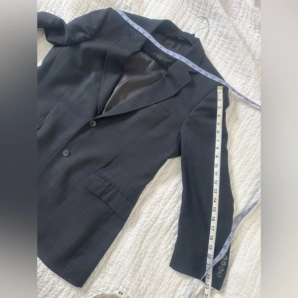 Dolce & Gabbana 100% Virgin Wool Designer Suit | Subtle Checkered Pattern - Picture 13 of 17